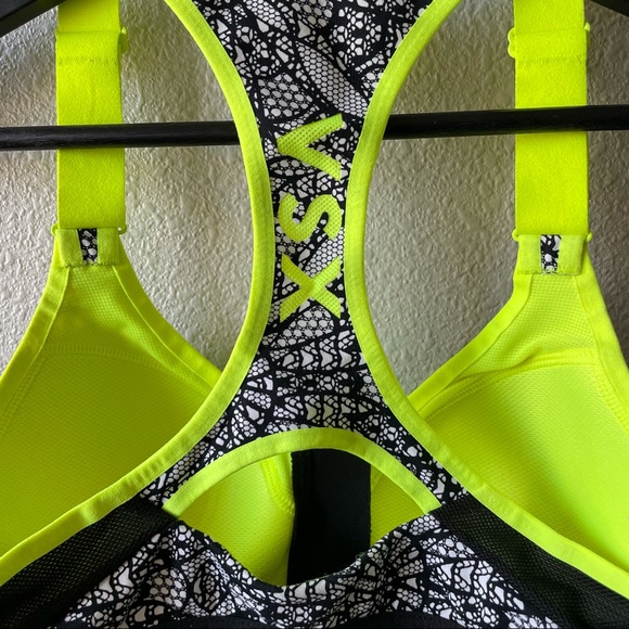 Victoria’s Secret VSX Incredible Sports Bra 32A - Picture 6 of 11